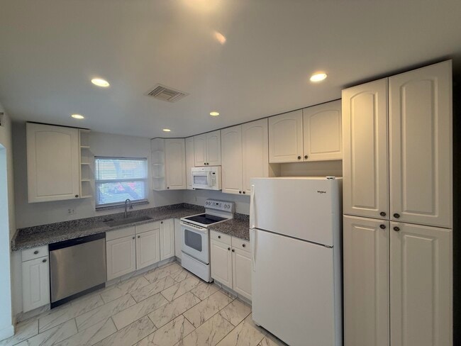 Building Photo - 5780 Fernley Dr