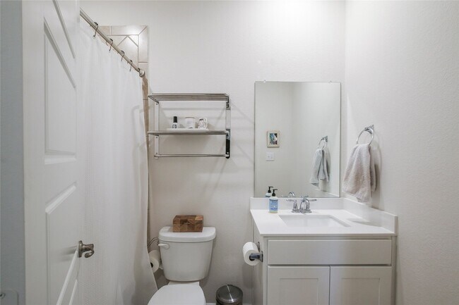 Building Photo - 1540 Princeton Dr