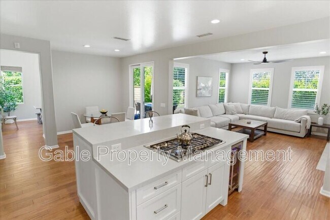 Building Photo - 26882 Greenleaf Ct