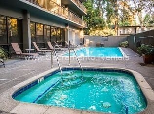 Building Photo - Spacious Updated 2bd/2ba Downtown Condo - Great Location!