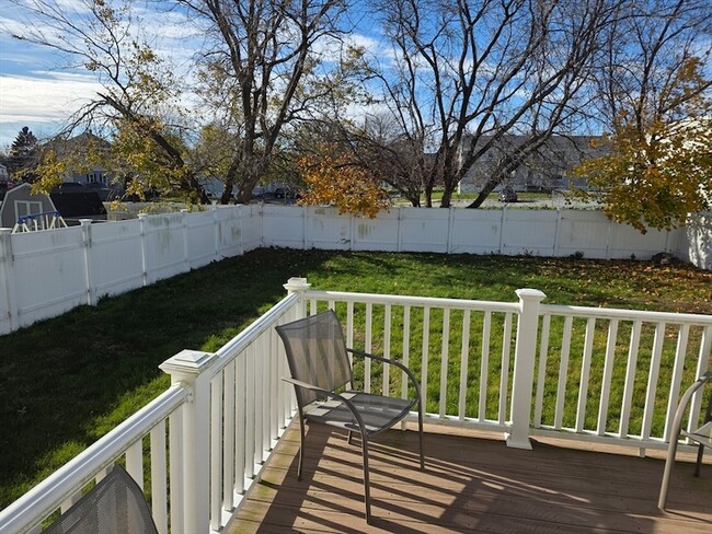 Building Photo - 176 Oak Grove Ave