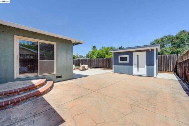 Building Photo - 1158 Polson Cir