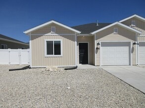 Building Photo - 3 bed, 2 Bath, Twin Home - Newer Construction