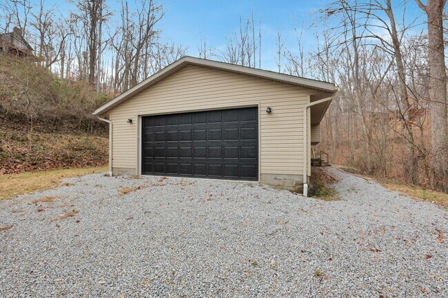 Building Photo - 1889 Wolverine Dr