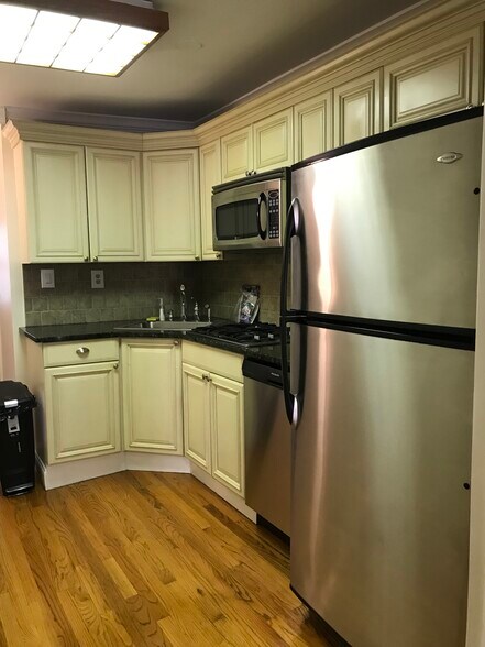 Building Photo - 379 1st Ave