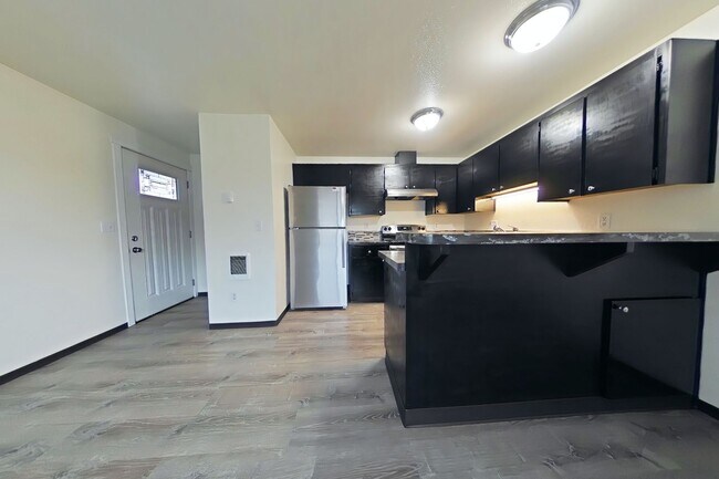 Building Photo - 1 Bedroom Apartment ~ Close to Campus ~ Sm...