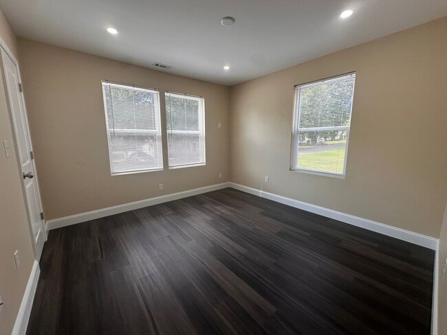 Building Photo - 415 Highland Ave