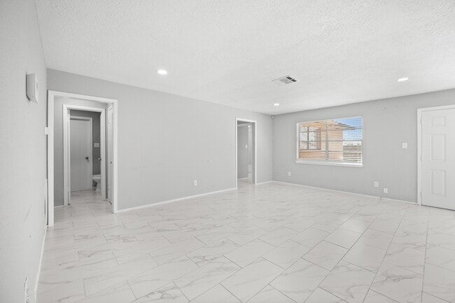 Building Photo - 13527 Montaigne Dr