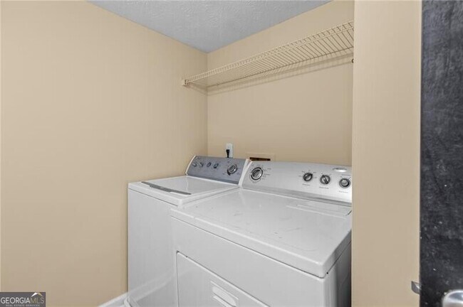 Building Photo - 392 Northdale Ct