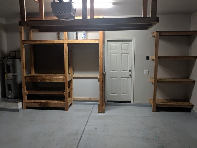 Building Photo - 3 Bedroom and 2 Bath Red Rock Rental.