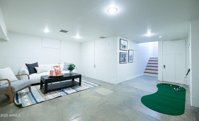 Building Photo - 69 W Lynwood St