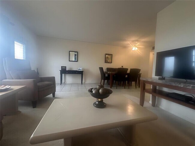 Building Photo - 4037 Harwood D