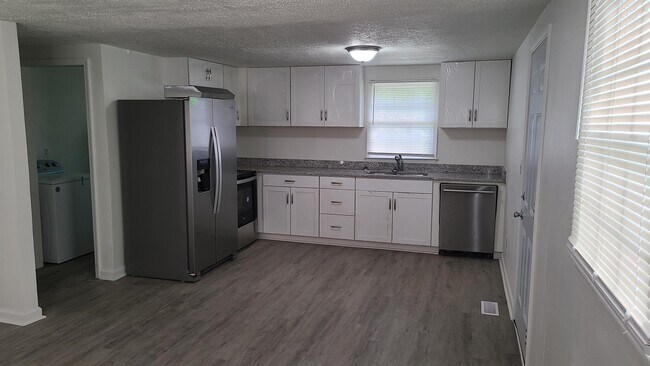 Building Photo - 172 Randall Ave