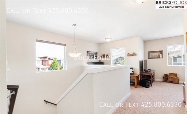 Building Photo - Elevate Your Lifestyle in the Heart of Puy...