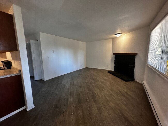Building Photo - 1819 S 93rd St