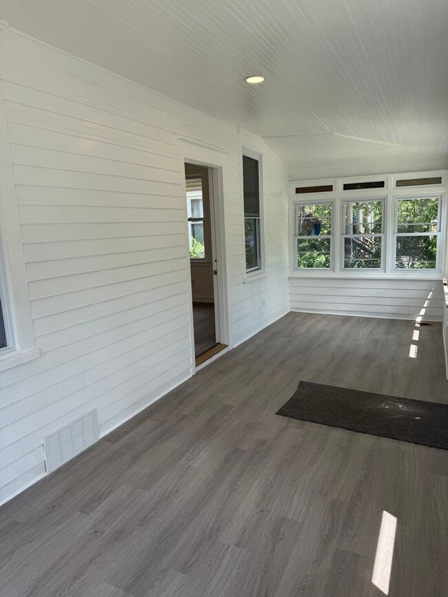 Building Photo - Beautifully Renovated 2-Bedroom, 2-Bathroom Home with Spacious Bonus Attic
