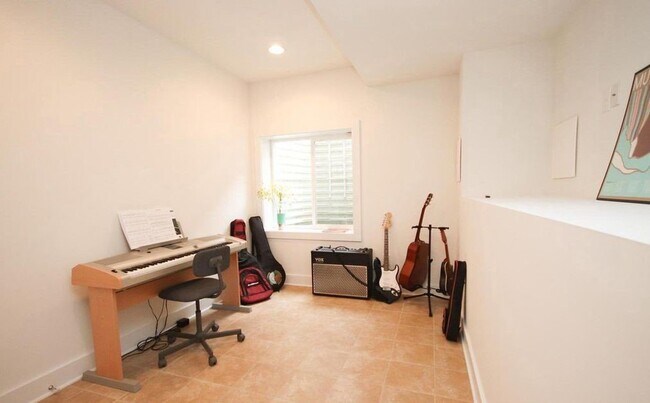 Building Photo - 513 Manton St