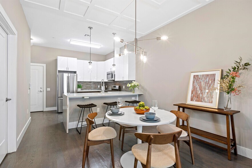 Building Photo - 313 Pine St