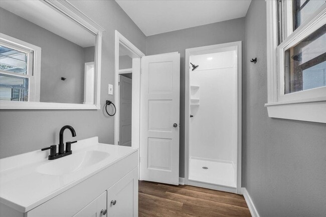 Building Photo - 1325 Sunset St