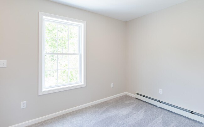 Building Photo - 142 Whitcomb Rd