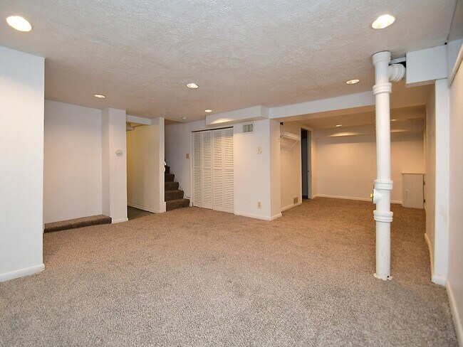 Building Photo - 2108 S 46th St
