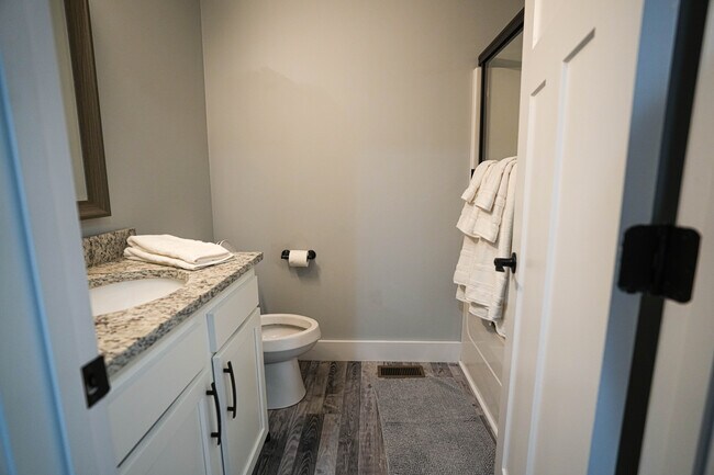 Building Photo - 1027 W 5th St