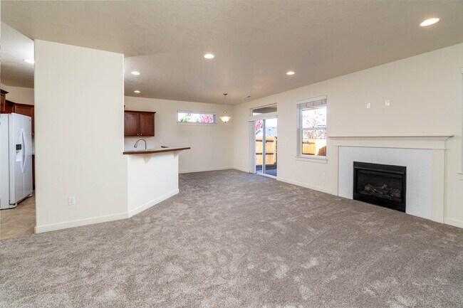 Building Photo - 3667 SW Pumice Stone Ave