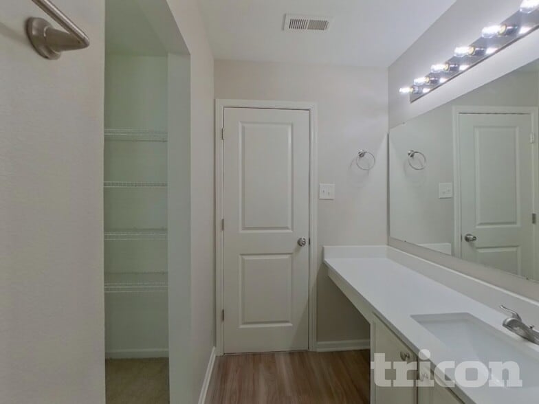 Building Photo - 907 Swearngan Ridge Ct