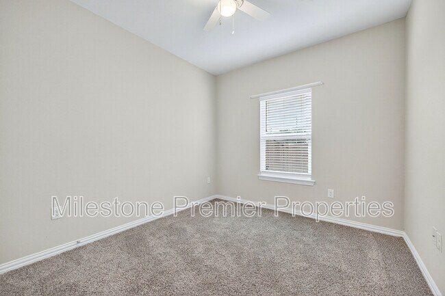 Building Photo - 2813 Peony Dr