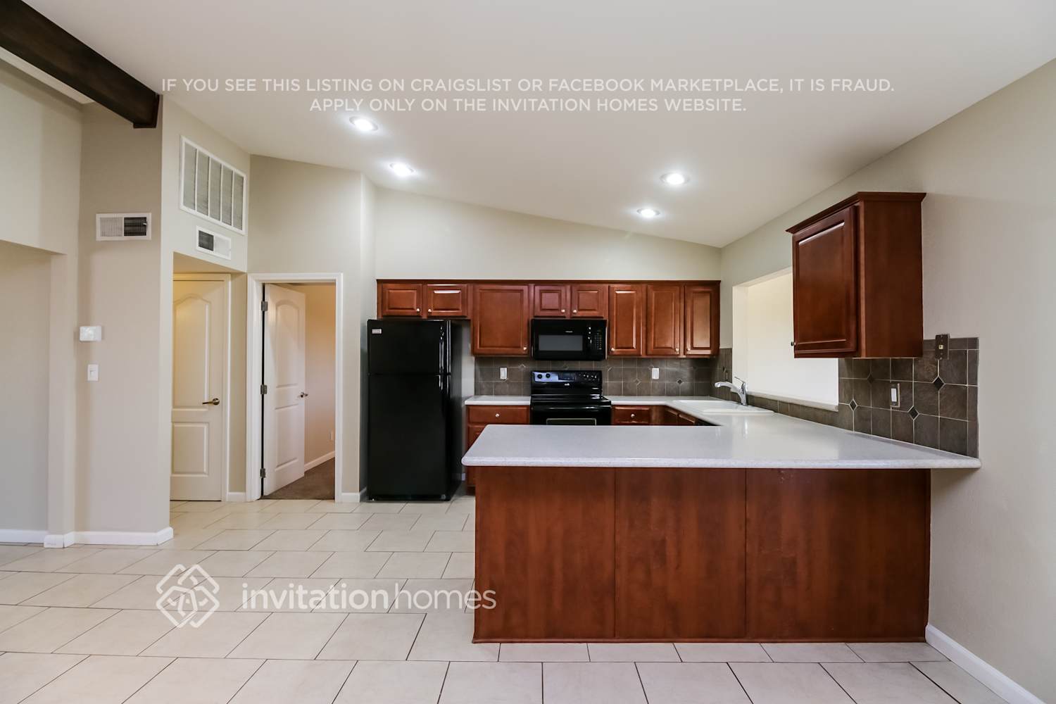 Building Photo - 2412 S Cottonwood Dr