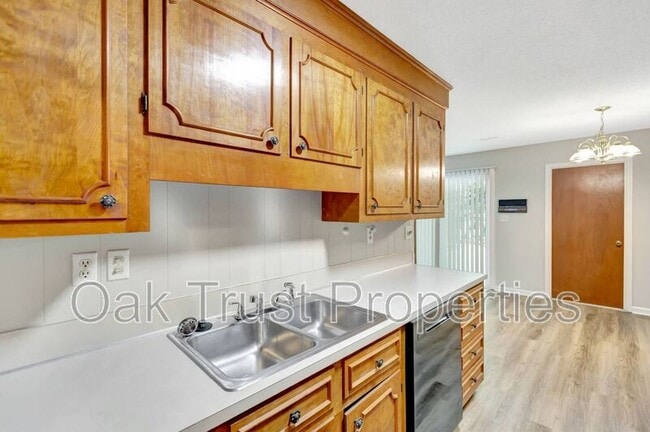 Building Photo - 4428 N Shirley Dr