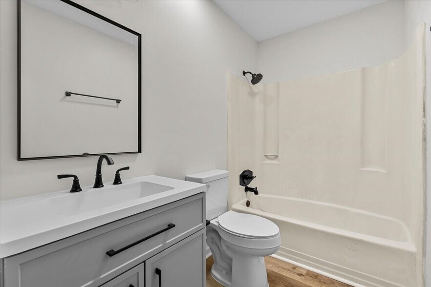 Building Photo - 718 Miles St