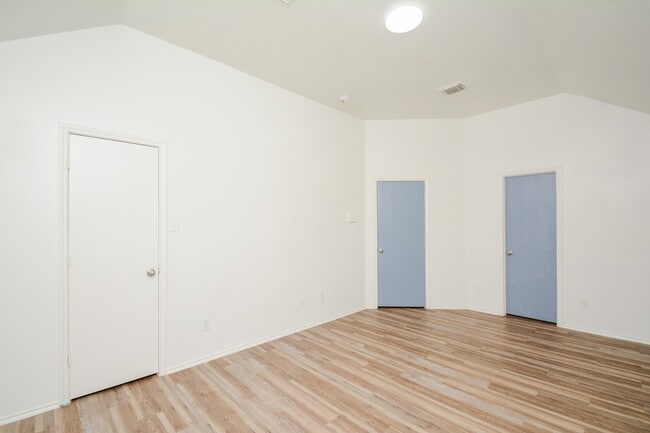 Building Photo - 9107 Dairy View Ln