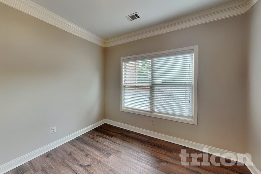 Building Photo - 1571 English Manor Cir