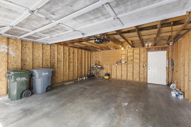 Building Photo - 3939 10th St SE