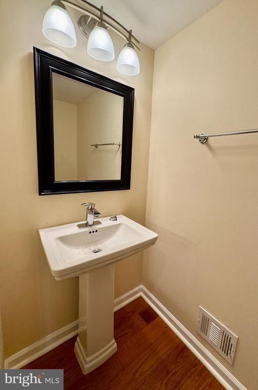 Building Photo - 6291 Kerrydale Dr