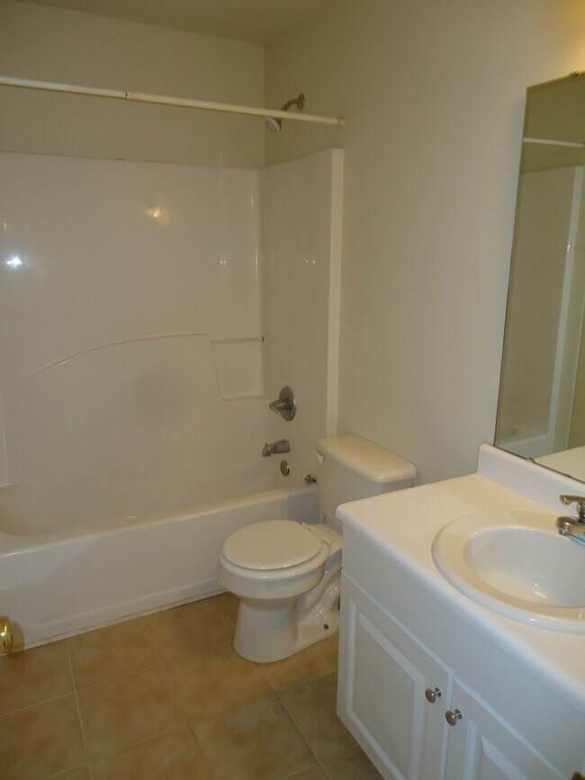 Building Photo - 417 Oakhall Dr