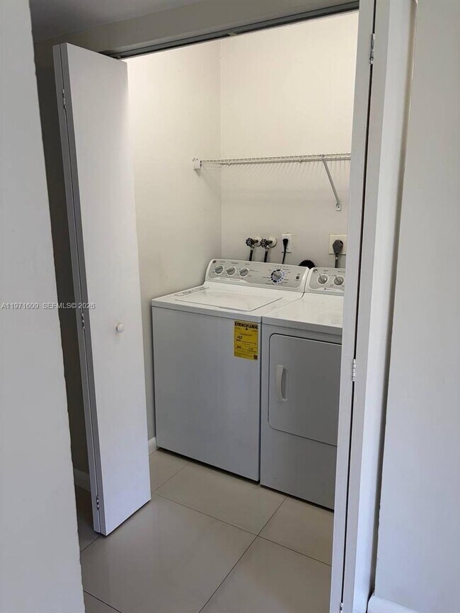 Building Photo - 35 NE 13th St