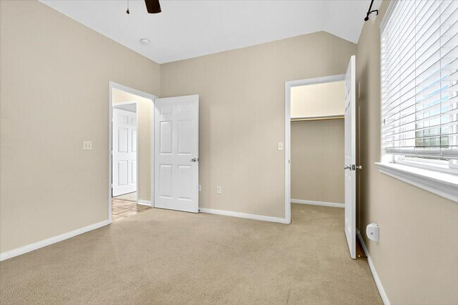 Building Photo - 6018 Tapestry Dr