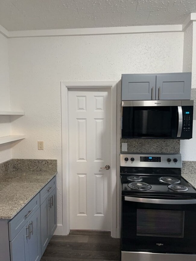 Building Photo - 3 Bedroom Home for Rent, New kitchen, windows, flooring, and lights!