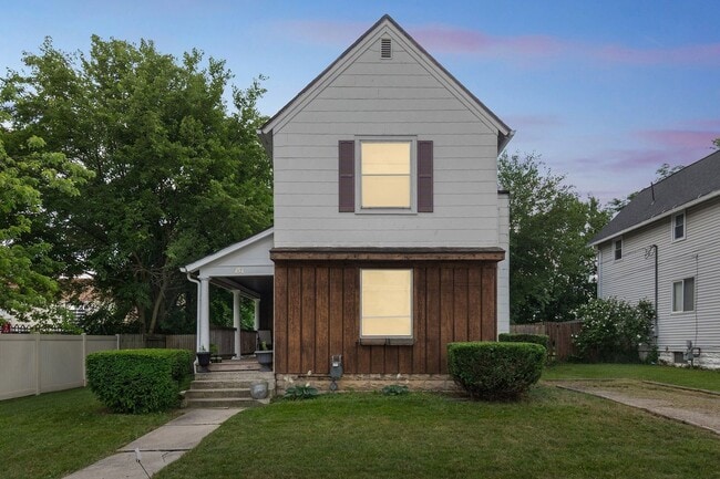 Building Photo - Charming 3BR House in Fostoria