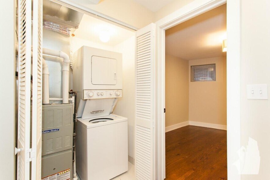 Building Photo - 5058 N Winchester Ave