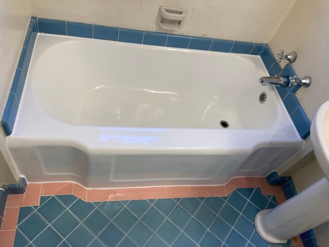 Building Photo - 4454 Laurelgrove Ave