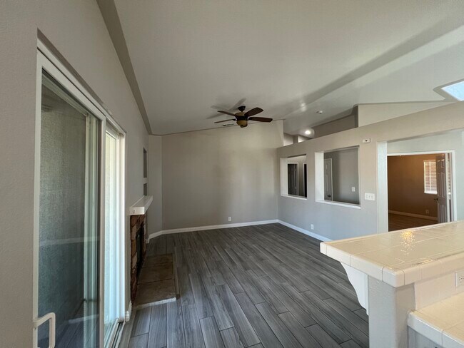 Building Photo - 9083 Powell Ave