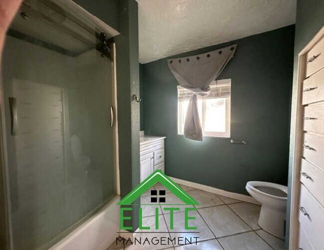 Building Photo - Charming 3-Bedroom Home for Rent in a Prim...