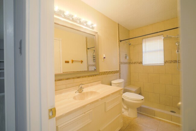 Building Photo - 3118 Flamborough Dr