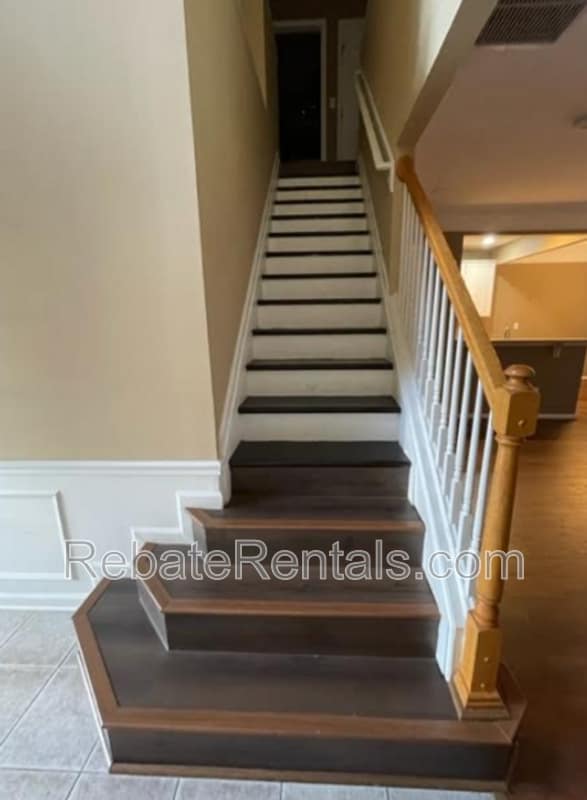 Building Photo - 11043 Castlemain Cir E