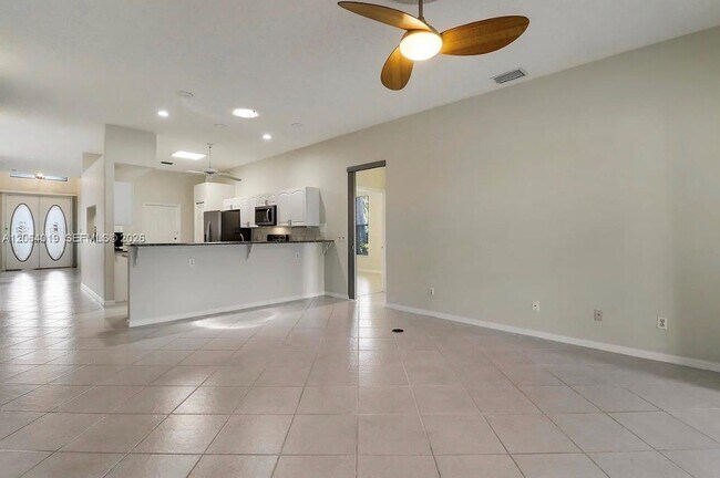 Building Photo - 637 Venetto Ct