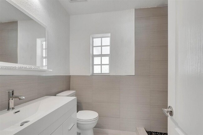 Building Photo - 3604 SW 60th Ave