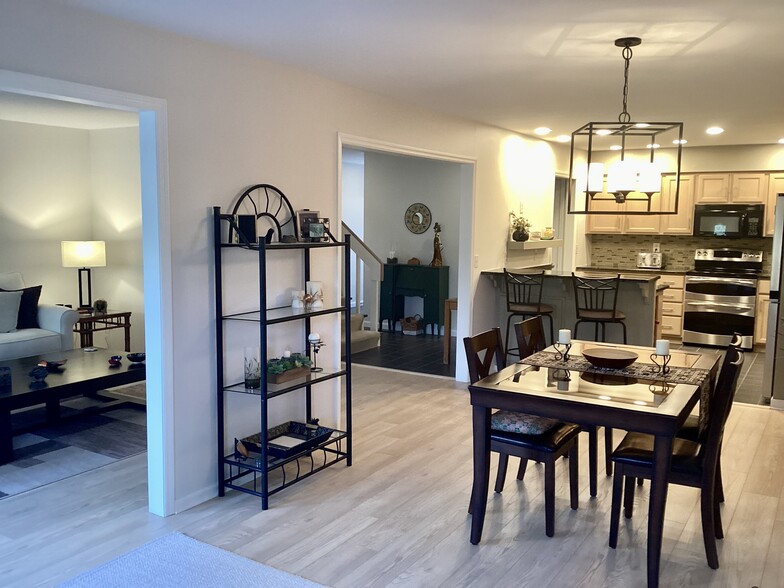 Dinning room and kitchen - 4532 Carriage Hill Ln